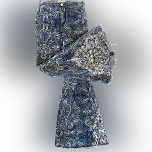 Free People ‘Float On’ Bell Bottoms. Size 26, White embroidered design on Denim